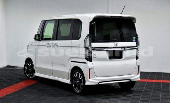 Buy Used Honda N-BOX White Car in Bangkok in Bangkok Buy Used Honda N-BOX White Car in Bangkok in Bangkok