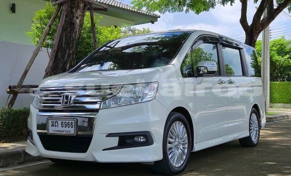 Buy Used Honda Stepwgn White Car in Bangkok in Bangkok