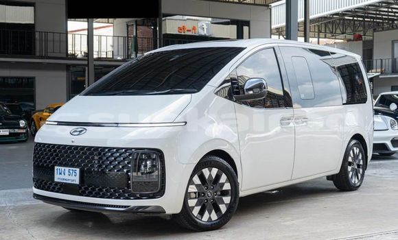 Buy Used Hyundai Starex White Car in Bangkok in Bangkok