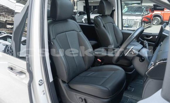 Buy Used Hyundai Starex White Car in Bangkok in Bangkok Buy Used Hyundai Starex White Car in Bangkok in Bangkok