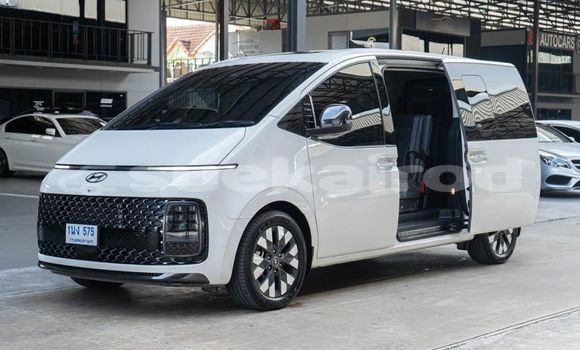 Buy Used Hyundai Starex White Car in Bangkok in Bangkok Buy Used Hyundai Starex White Car in Bangkok in Bangkok