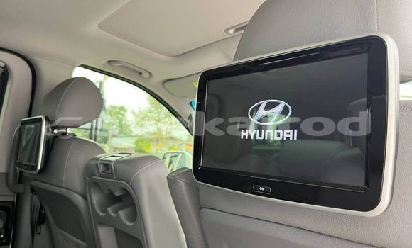 Buy Used Hyundai H1 White Car in Bangkok in Bangkok Buy Used Hyundai H1 White Car in Bangkok in Bangkok