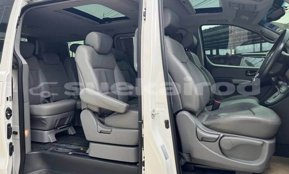 Buy Used Hyundai H1 White Car in Bangkok in Bangkok Buy Used Hyundai H1 White Car in Bangkok in Bangkok