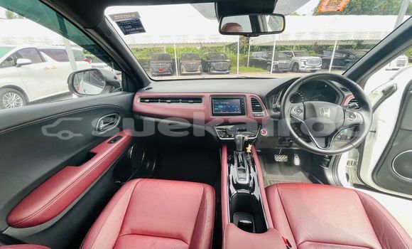 Buy Used Honda HR-V White Car in Bangkok in Bangkok Buy Used Honda HR-V White Car in Bangkok in Bangkok
