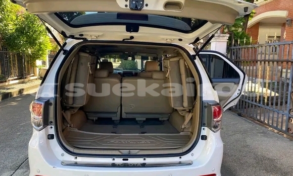 ซื้อ รถมือสอง Toyota Fortuner ขาว รถยนต์ ใน %{เมือง} ใน ชัยภูมิ