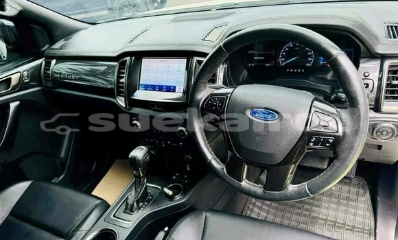 ซื้อ รถมือสอง Ford Everest ขาว รถยนต์ ใน %{เมือง} ใน ชลบุรี