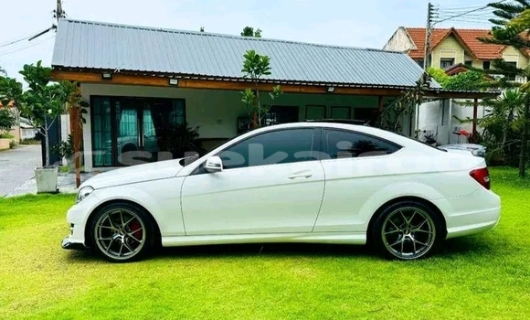 Buy Used Mercedes-Benz C180 coupe White Car in Bangkok in Bangkok Buy Used Mercedes-Benz C180 coupe White Car in Bangkok in Bangkok