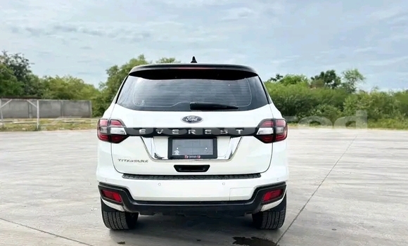 ซื้อ รถมือสอง Ford Everest ขาว รถยนต์ ใน %{เมือง} ใน ชัยนาท