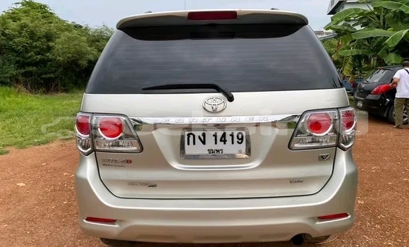 ซื้อ รถมือสอง Toyota Fortuner อื่น ๆ รถยนต์ ใน %{เมือง} ใน ชัยภูมิ