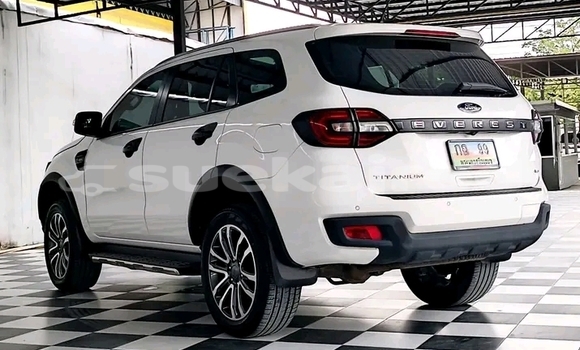 Buy Used Ford Everest White Car in Chumphon in Chumphon Buy Used Ford Everest White Car in Chumphon in Chumphon