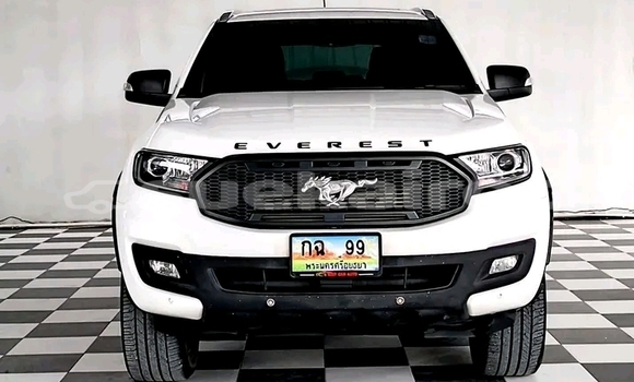Buy Used Ford Everest White Car in Chumphon in Chumphon Buy Used Ford Everest White Car in Chumphon in Chumphon