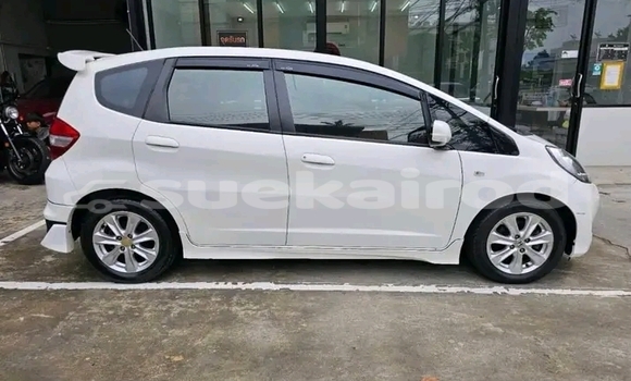 Buy Used Honda Jazz White Car in Chonburi in Chonburi Buy Used Honda Jazz White Car in Chonburi in Chonburi