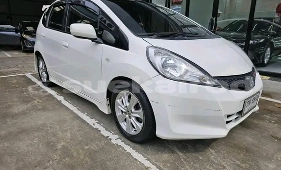 Buy Used Honda Jazz White Car in Chonburi in Chonburi Buy Used Honda Jazz White Car in Chonburi in Chonburi