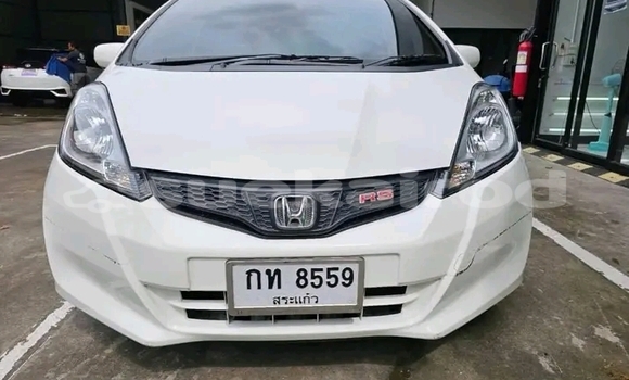 Buy Used Honda Jazz White Car in Chonburi in Chonburi Buy Used Honda Jazz White Car in Chonburi in Chonburi