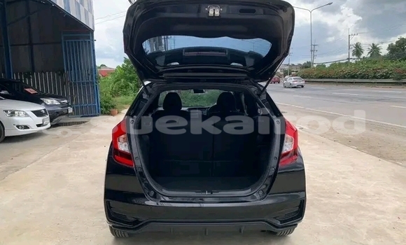 ซื้อ รถมือสอง Honda Jazz สีดำ รถยนต์ ใน %{เมือง} ใน ชัยนาท