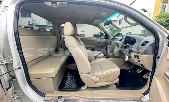 Buy Used Toyota Vigo White Car in Chaiyaphum in Chaiyaphum Buy Used Toyota Vigo White Car in Chaiyaphum in Chaiyaphum