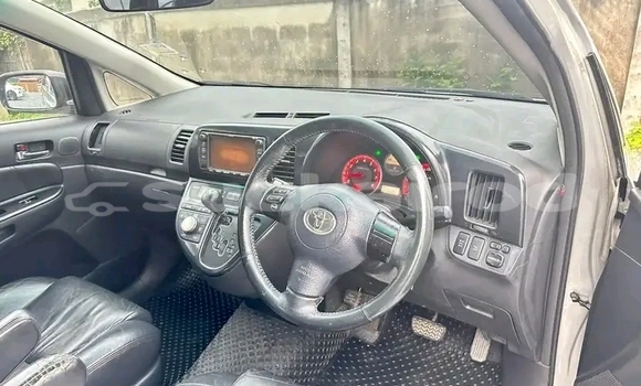 Buy Used Toyota Wish White Car in Chanthaburi in Chanthaburi