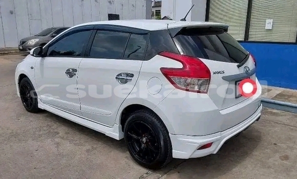 ซื้อ รถมือสอง Toyota Yaris ขาว รถยนต์ ใน %{เมือง} ใน อ่างทอง