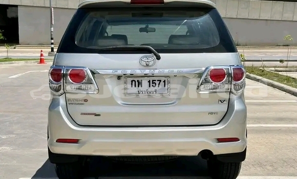 Buy Used Toyota Fortuner White Car in Chai Nat in Chai Nat Buy Used Toyota Fortuner White Car in Chai Nat in Chai Nat