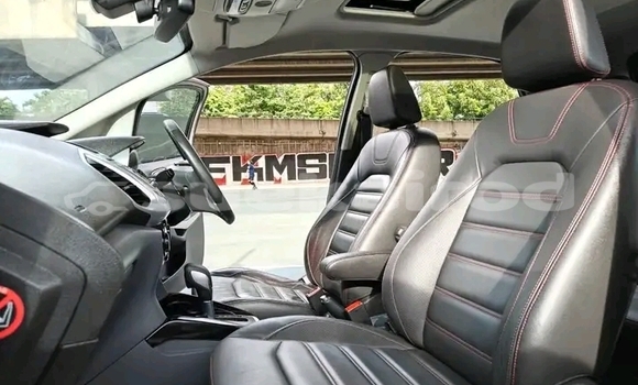 ซื้อ รถมือสอง Ford Escape สีดำ รถยนต์ ใน %{เมือง} ใน ชัยนาท