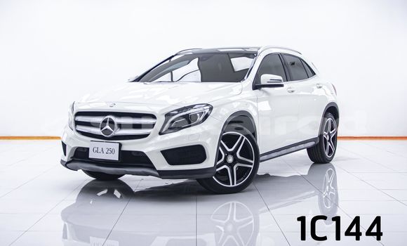 ซื้อ รถมือสอง Mercedes-Benz GLA-klasse ขาว รถยนต์ ใน %{เมือง} ใน กรุงเทพมหานคร