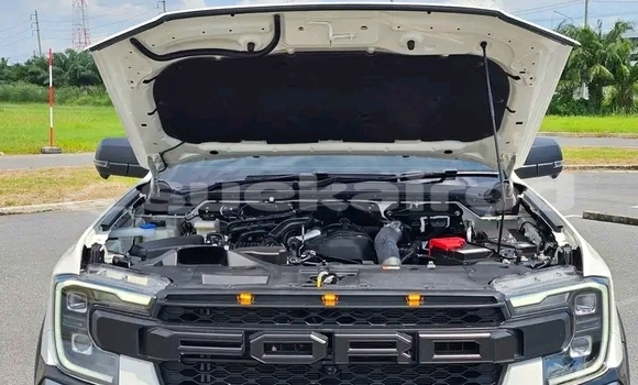 Buy Used Ford Everest White Car in Kanchanaburi in Kanchanaburi