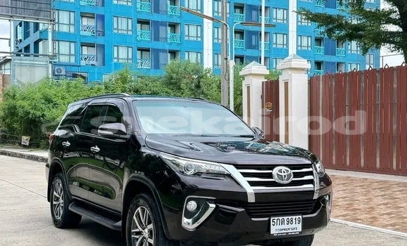 ซื้อ รถมือสอง Toyota Fortuner สีดำ รถยนต์ ใน %{เมือง} ใน กาญจนบุรี ซื้อ รถมือสอง Toyota Fortuner สีดำ รถยนต์ ใน %{เมือง} ใน กาญจนบุรี