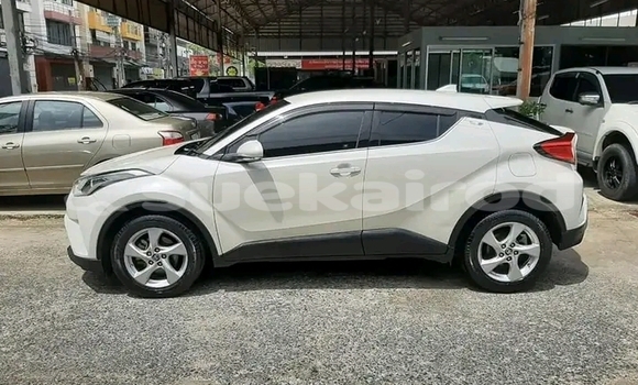 ซื้อ รถมือสอง Toyota C-HR ขาว รถยนต์ ใน %{เมือง} ใน กำแพงเพชร ซื้อ รถมือสอง Toyota C-HR ขาว รถยนต์ ใน %{เมือง} ใน กำแพงเพชร
