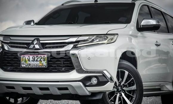 ซื้อ รถมือสอง Mitsubishi Pajero ขาว รถยนต์ ใน %{เมือง} ใน กรุงเทพมหานคร