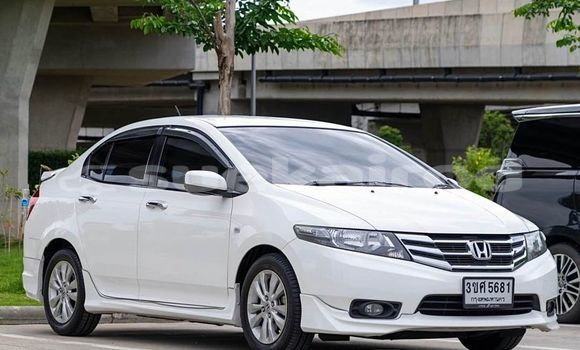 ซื้อ รถมือสอง Honda City ขาว รถยนต์ ใน %{เมือง} ใน กรุงเทพมหานคร