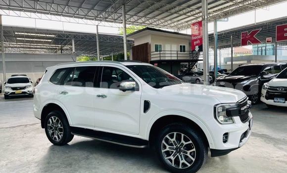 Buy Used Ford Everest White Car in Bangkok in Bangkok