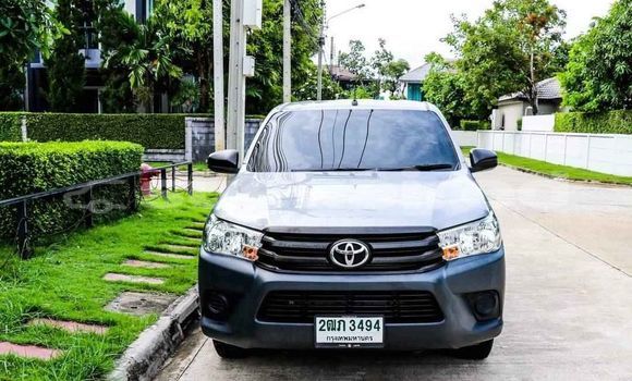 ซื้อ รถมือสอง Toyota Hilux ขาว รถยนต์ ใน %{เมือง} ใน กรุงเทพมหานคร