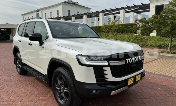 Buy Used Toyota Land Cruiser White Car in Bangkok in Bangkok Buy Used Toyota Land Cruiser White Car in Bangkok in Bangkok