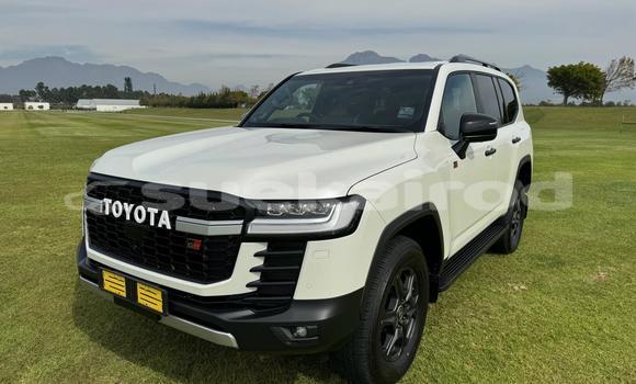 Buy Used Toyota Land Cruiser White Car in Bangkok in Bangkok Buy Used Toyota Land Cruiser White Car in Bangkok in Bangkok