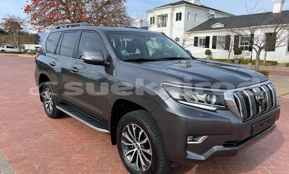 ซื้อ รถมือสอง Toyota Land Cruiser Prado สีน้ำเงิน รถยนต์ ใน %{เมือง} ใน กรุงเทพมหานคร