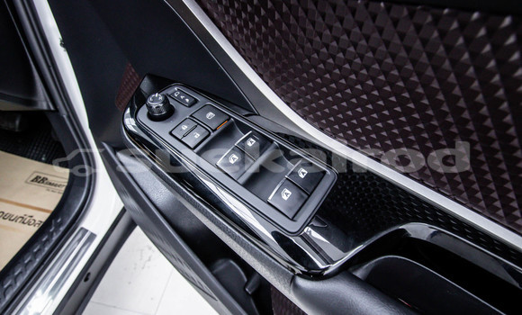 Buy Used Toyota C-HR White Car in Bangkok in Bangkok Buy Used Toyota C-HR White Car in Bangkok in Bangkok