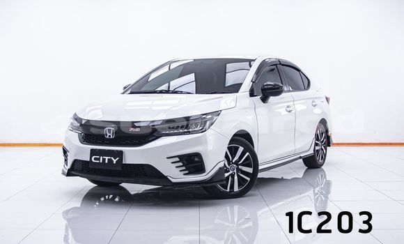 ซื้อ รถมือสอง Honda City ขาว รถยนต์ ใน %{เมือง} ใน กรุงเทพมหานคร
