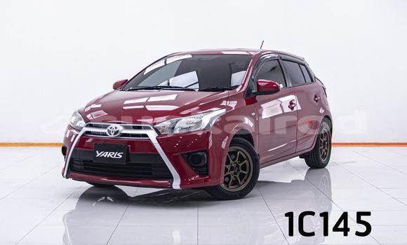 ซื้อ รถมือสอง Toyota Yaris สีแดง รถยนต์ ใน %{เมือง} ใน กรุงเทพมหานคร