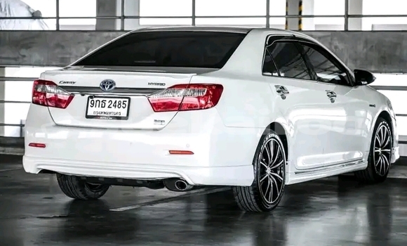 Buy Used Toyota Camry White Car in Chai Nat in Chai Nat