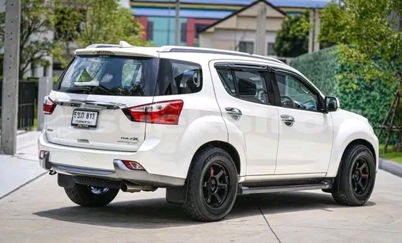 ซื้อ รถมือสอง Isuzu MU-X ขาว รถยนต์ ใน %{เมือง} ใน กระบี่