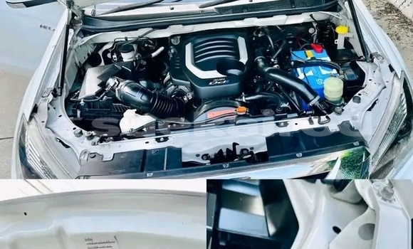 Buy Used Isuzu D-Max White Car in Chai Nat in Chai Nat Buy Used Isuzu D-Max White Car in Chai Nat in Chai Nat