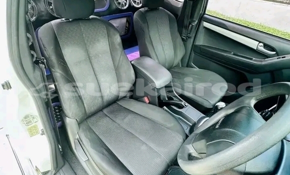 Buy Used Isuzu D-Max White Car in Chai Nat in Chai Nat Buy Used Isuzu D-Max White Car in Chai Nat in Chai Nat