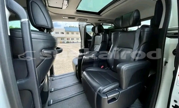 Buy Used Toyota Vellfire White Car in Chai Nat in Chai Nat Buy Used Toyota Vellfire White Car in Chai Nat in Chai Nat