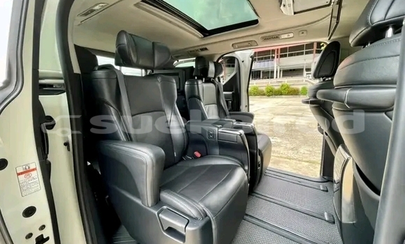 Buy Used Toyota Vellfire White Car in Chai Nat in Chai Nat Buy Used Toyota Vellfire White Car in Chai Nat in Chai Nat