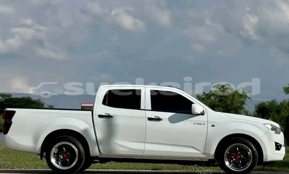 ซื้อ รถมือสอง Isuzu D–MAX ขาว รถยนต์ ใน %{เมือง} ใน ฉะเชิงเทรา