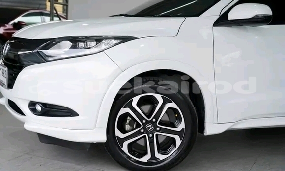 ซื้อ รถมือสอง Honda HR–V ขาว รถยนต์ ใน %{เมือง} ใน ขอนแก่น