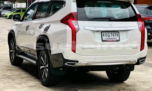 Buy Used Mitsubishi Pajero White Car in Chachoengsao in Chachoengsao Buy Used Mitsubishi Pajero White Car in Chachoengsao in Chachoengsao