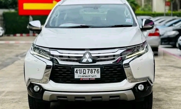 Buy Used Mitsubishi Pajero White Car in Chachoengsao in Chachoengsao Buy Used Mitsubishi Pajero White Car in Chachoengsao in Chachoengsao