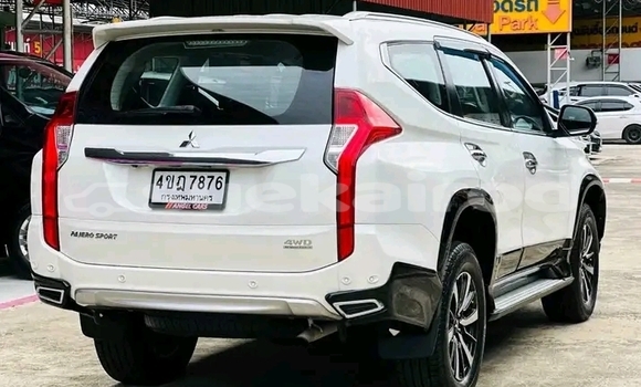 Buy Used Mitsubishi Pajero White Car in Chachoengsao in Chachoengsao Buy Used Mitsubishi Pajero White Car in Chachoengsao in Chachoengsao