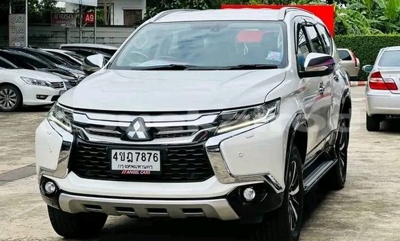 Buy Used Mitsubishi Pajero White Car in Chachoengsao in Chachoengsao Buy Used Mitsubishi Pajero White Car in Chachoengsao in Chachoengsao